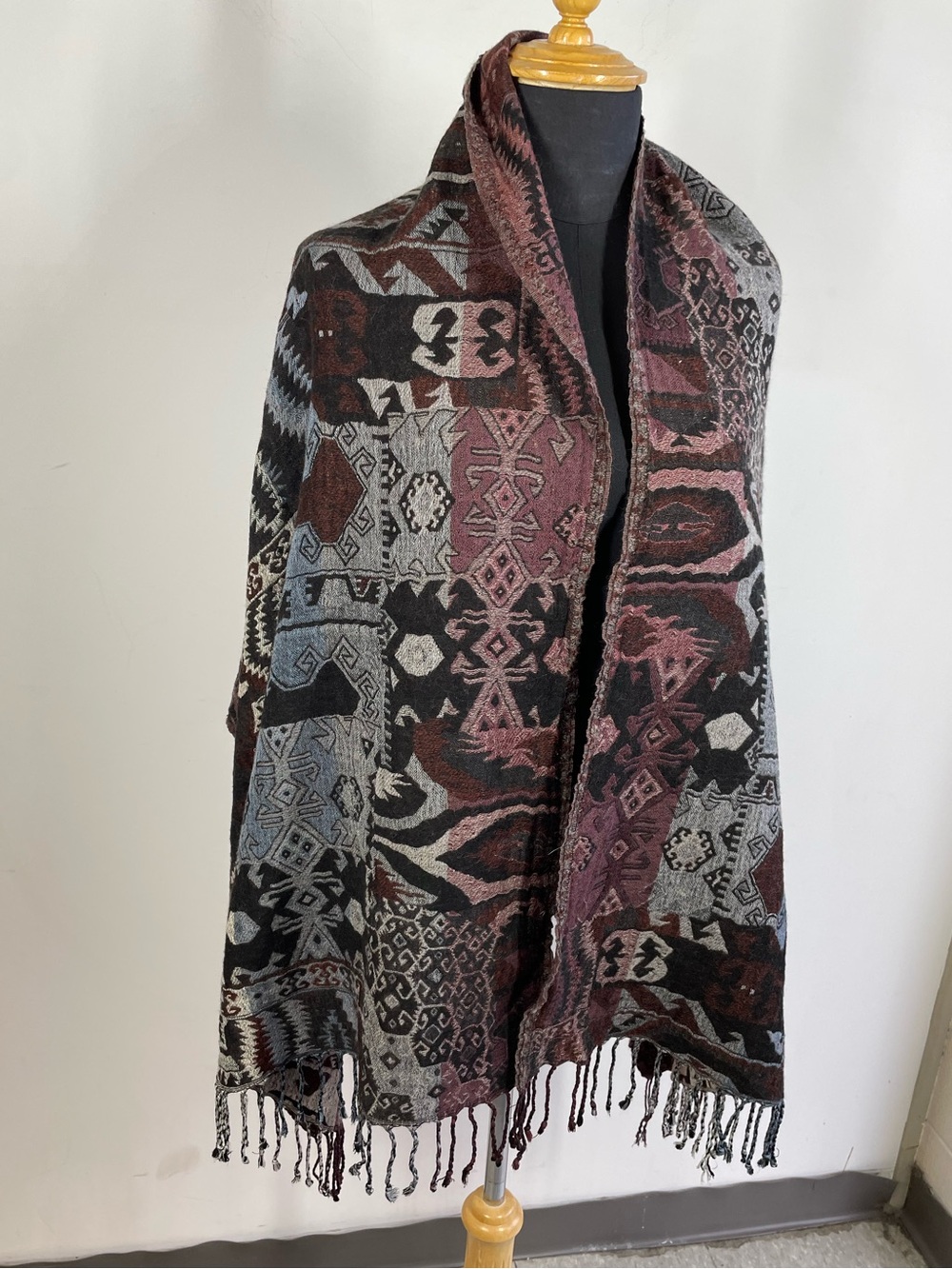 Wilfred Aritzia Wool Blend Aztec Tribal Blanket Scarf Burgundy Boho Fringe Wrap